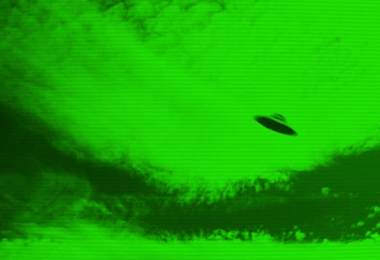 Alien spacecraft use blue holes as wormholes to cross dimensions.