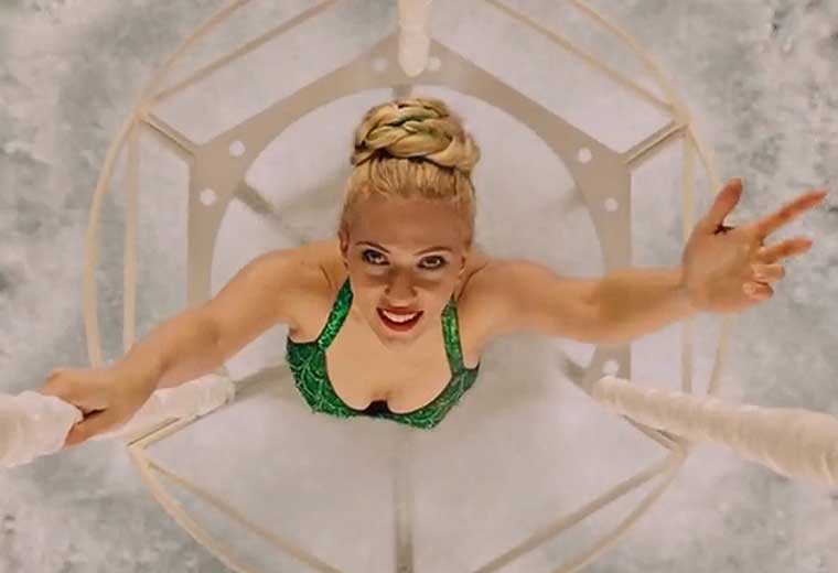 Scarlett Johansson gets ready to make a big splash