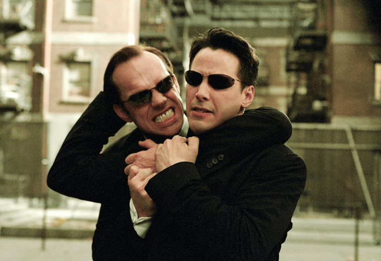 Neo vs Agent Smiths – The Matrix Reloaded (2003)