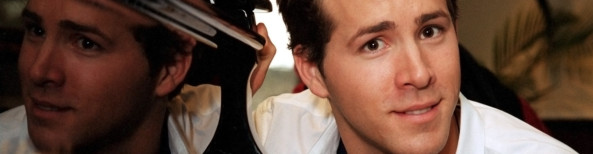 The 8 most charming and giffable Ryan Reynolds moments