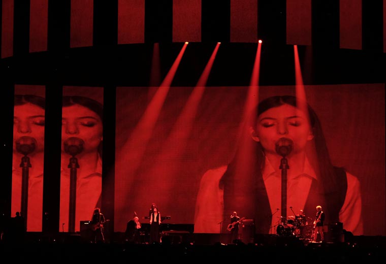 Lorde had the crowd spellbound with her David Bowie tribute