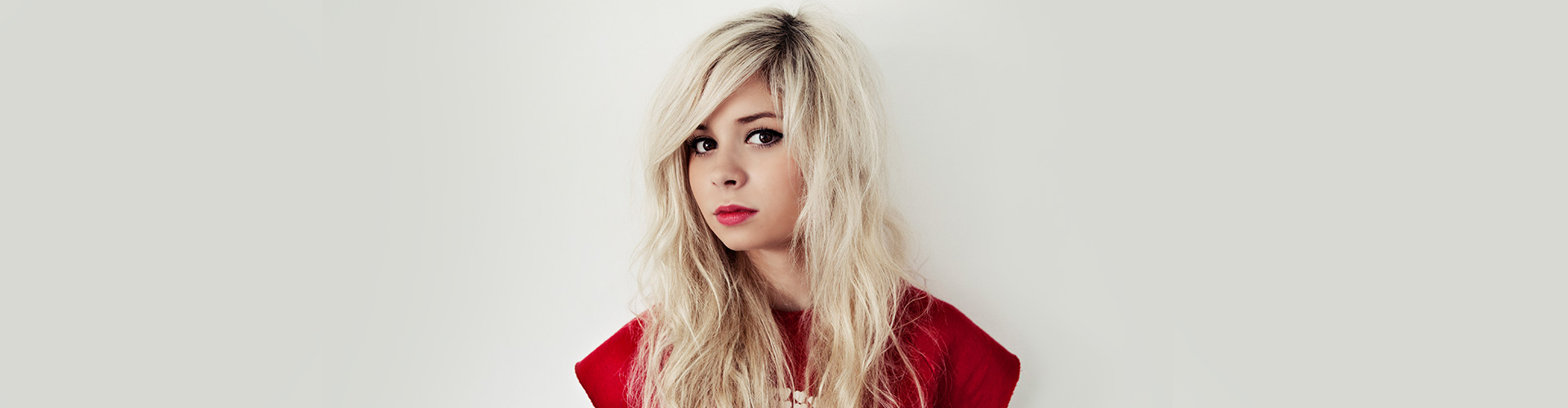 Watch Nina Nesbitt – Chewing Gum