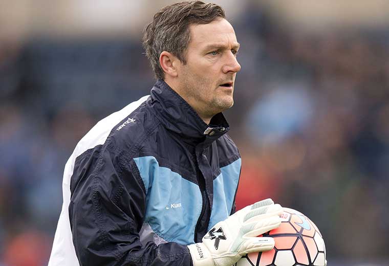 Barry Richardson’s gloves
