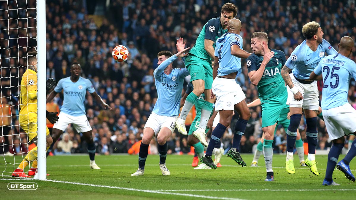 Sergio Agüero of Manchester City playing against FC Schalke 04