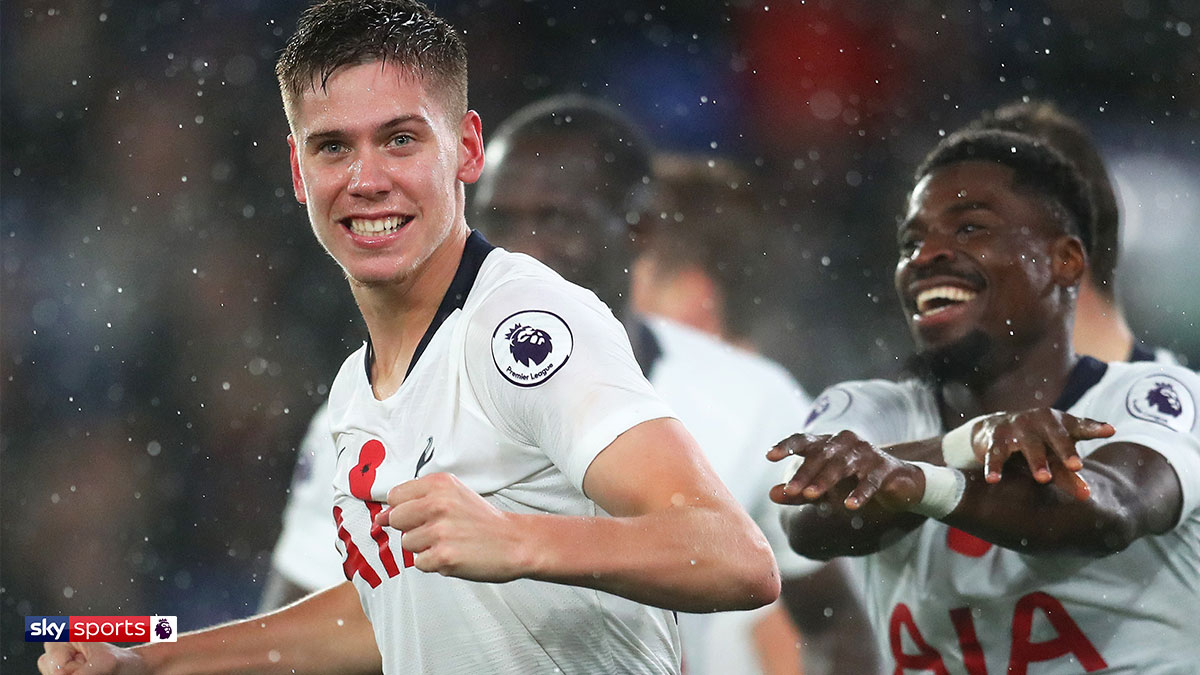 Juan Foyth playing for Tottenham Hotspur against Crystal Palace