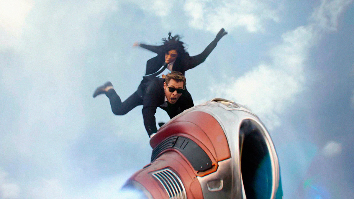 Tessa Thompson and Chris Hemsworth in Men In Black: International