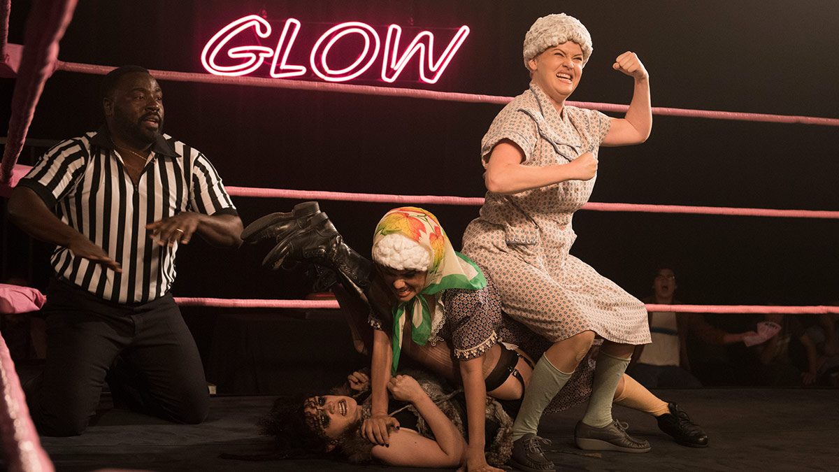 A wrestling pile-up in GLOW
