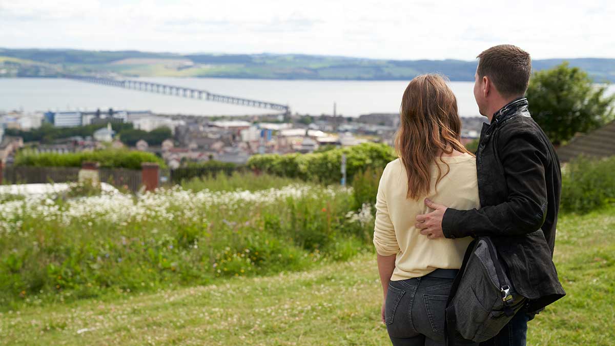 Molly Windsor and Martin Compston in Traces