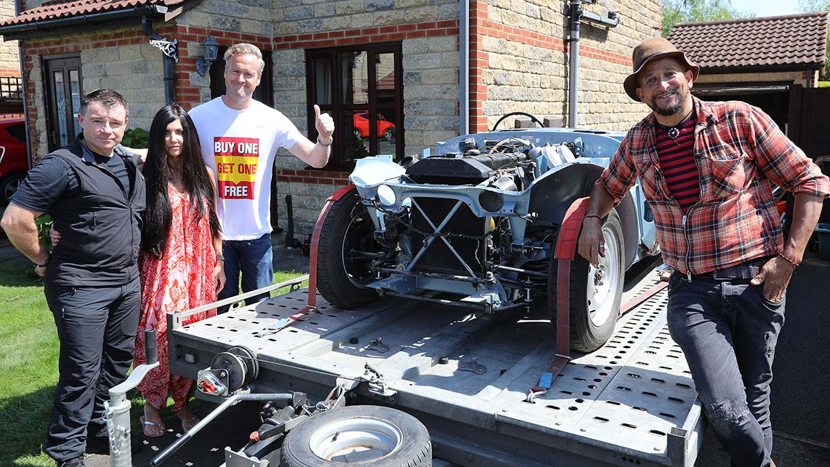 Tim Shaw and Fuzz Townshend in Car S.O.S