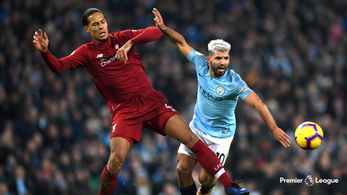 Liverpool's Virgil van Dijk tussling with Manchester City's Sergio Agüero in the Premier League