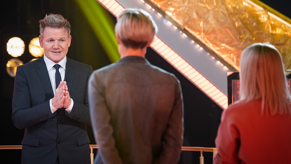 Gordon Ramsay talks to Bank Balance contestants