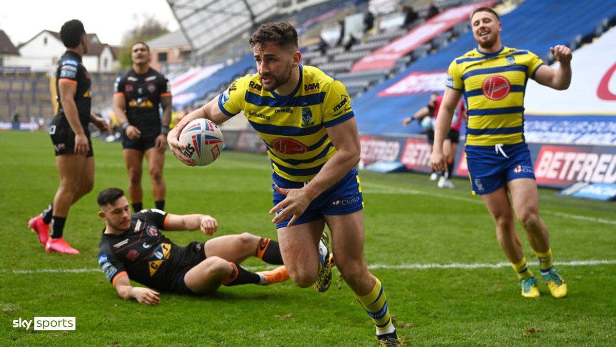 Warrington Wolves score a try