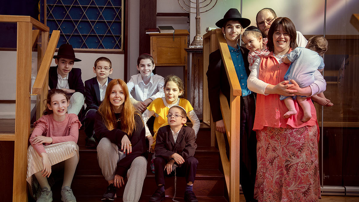 Stacey Dooley with the Strictly Orthodox Jewish Family in series 2 of Stacey Dooley Sleeps Over