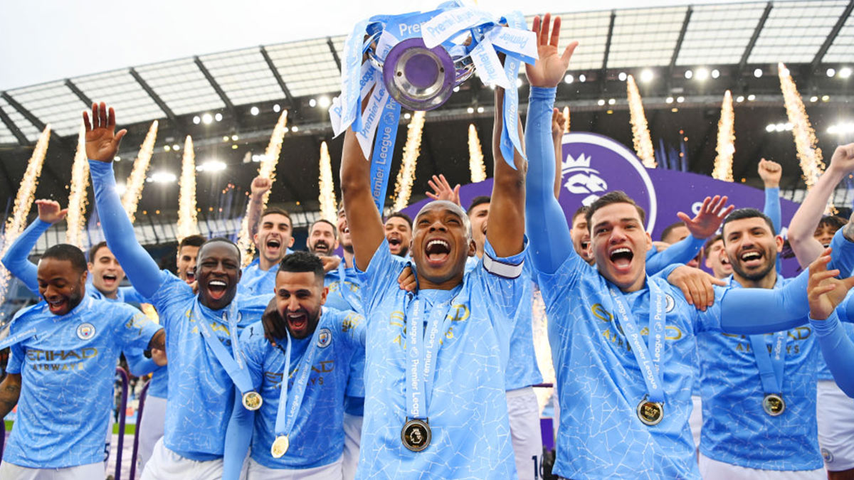 Manchester City lift the 2020/2021 Premier League Trophy