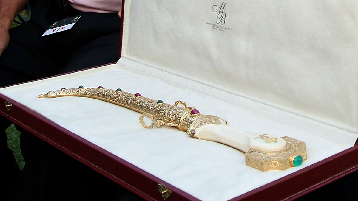 Jewelled ceremonial dagger