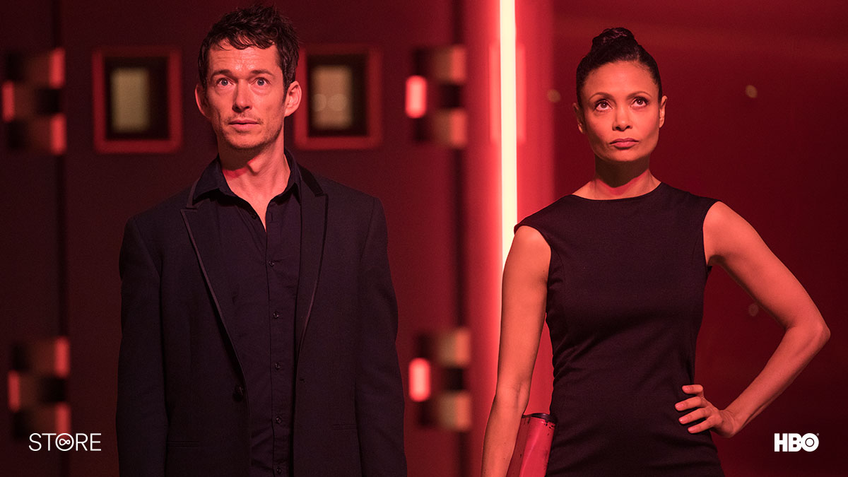 Thandie Newton and Simon Quarterman in Westworld